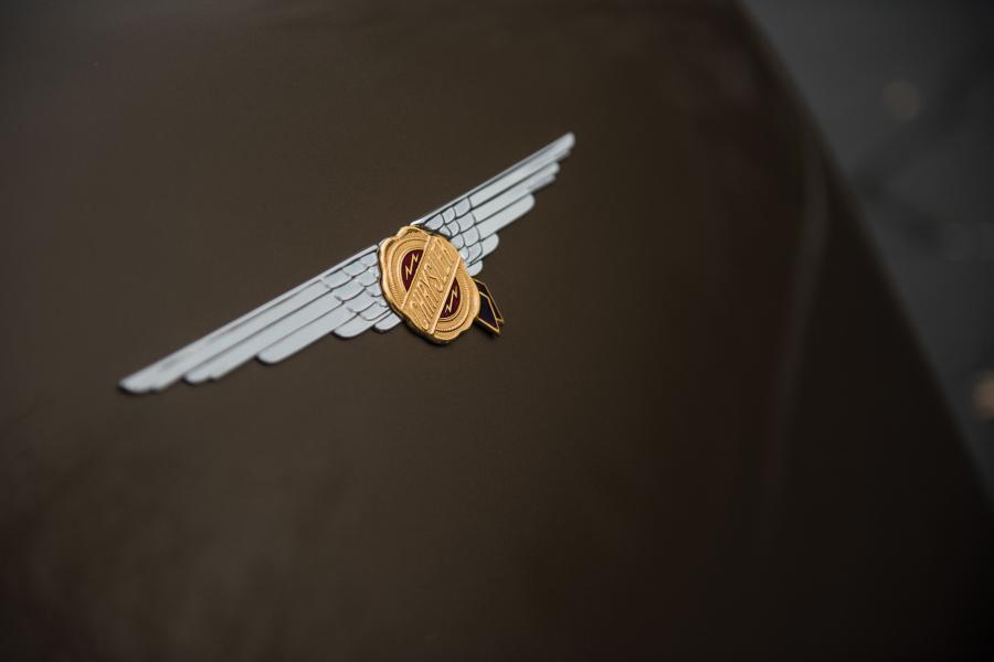 Логотип Chrysler Imperial Airflow Sedan (C-10) 1936 года  (фото 27 из 38)